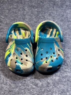 CROCS Kids Marbled Blue, Yellow & Beige